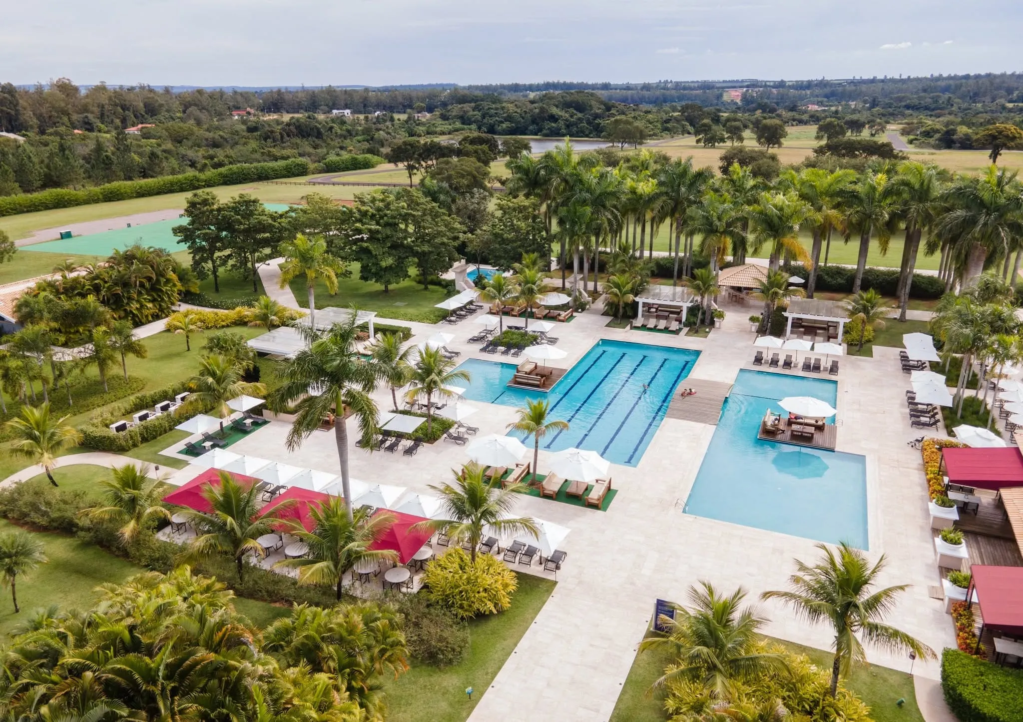 Terreno plano à venda com vista para lago no Santa Bárbara Resort — loteamento fechado Castello Branco, Águas de Santa Bárbara
