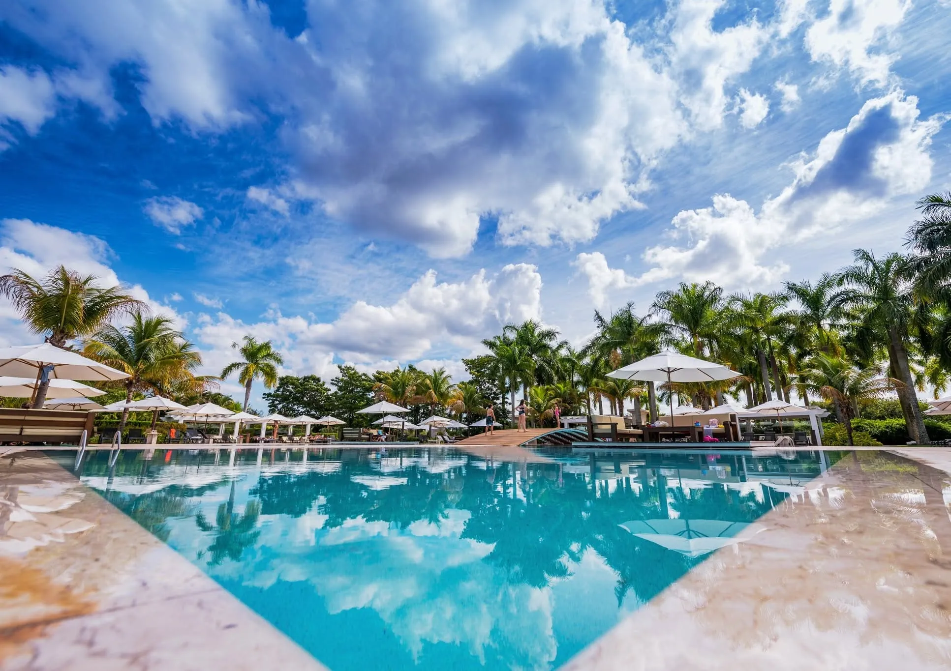 Clube com piscina no Santa Bárbara Resort Residence — loteamento fechado Castello Branco, Águas de Santa Bárbara
